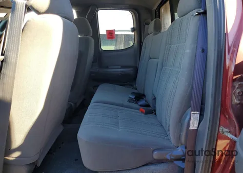 2004 Toyota Tundra Access Cab Sr5 z USA, uszkodzony, nr VIN 5TBBT441X4S445898